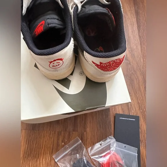 Travis Scott sneakers - Picture 6 of 6